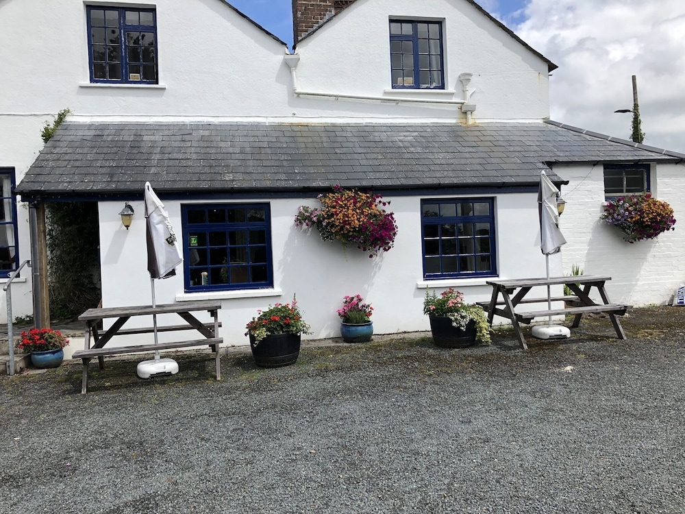 Blue Lion Inn - carbon neutral hotel in Okehampton
