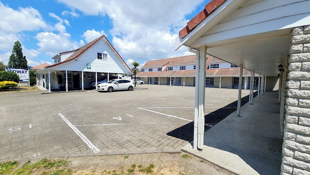 Midway Motel