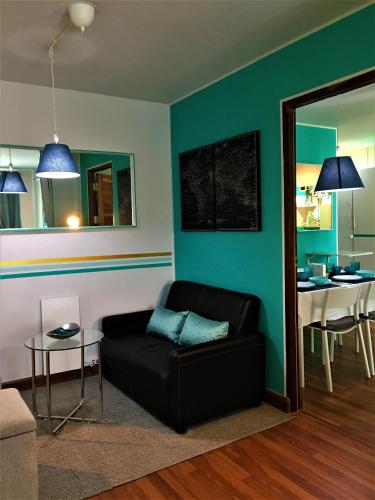 White Turquoise 2 Bedrooms Apartment — 4-Star Luxury Hotel in Bangkok, Thailand