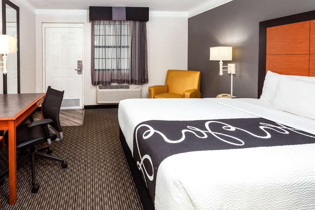 La Quinta Inn by Wyndham Laredo I 35 - photo 23