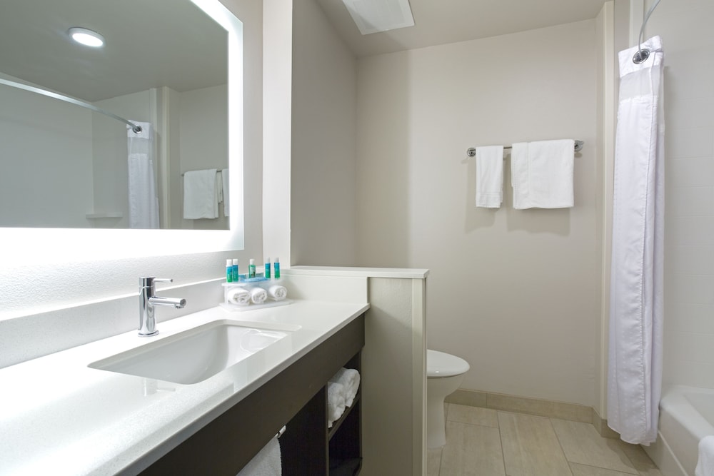 Holiday Inn Express and Suites Lincoln I 80 by IHG - photo 18