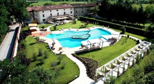 Tenuta Canova — 4-Star Luxury Hotel in Cologno Al Serio, Italy
