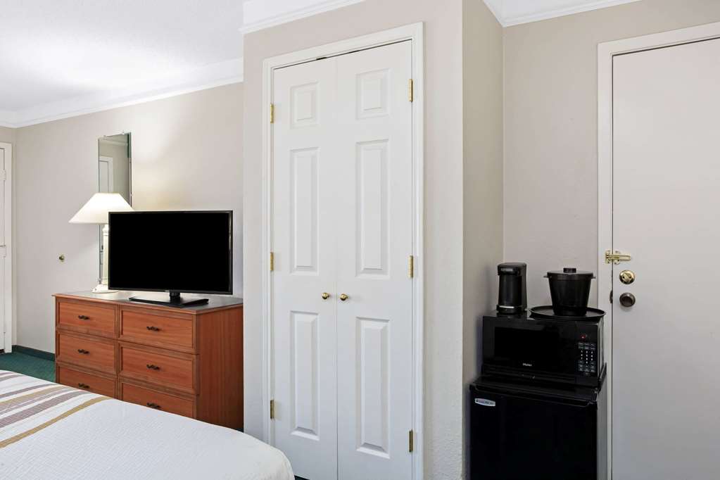 Baymont by Wyndham Fort Stockton - photo 4