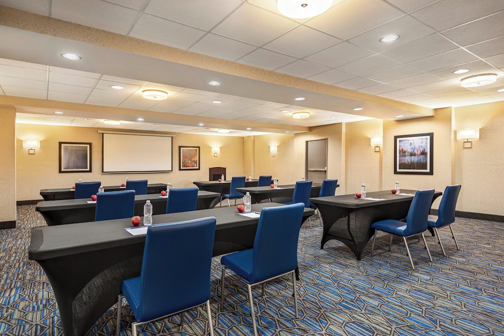 Holiday Inn Express Hotel & Suites Fredericksburg by IHG - photo 45