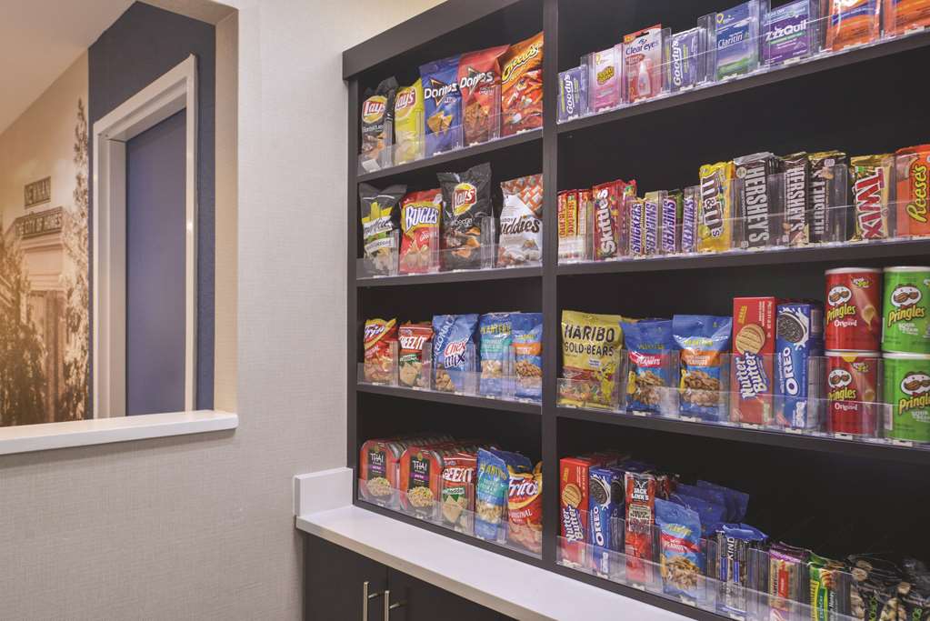 La Quinta Inn & Suites by Wyndham Atlanta South Newnan - photo 45