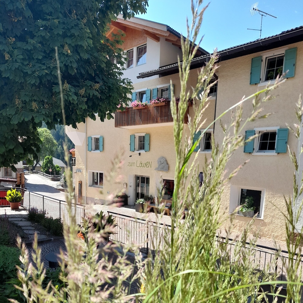 Zum Löwen Post - carbon neutral hotel in Trodena