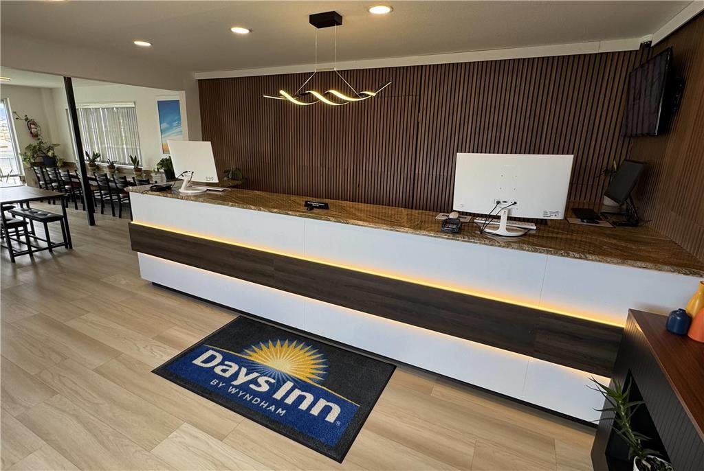 Days Inn by Wyndham Ridgecrest near China Lake Naval Station - photo 2