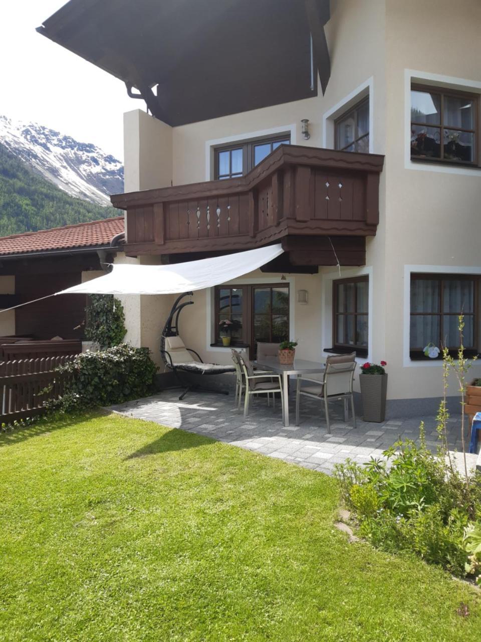 Ferienwohnung Eva — 4-Star Luxury Hotel in Laengenfeld, Austria