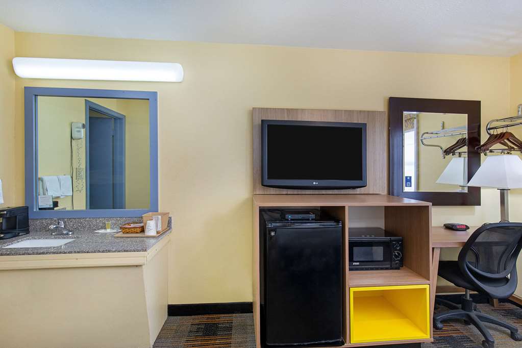Days Inn by Wyndham Holladay - photo 25