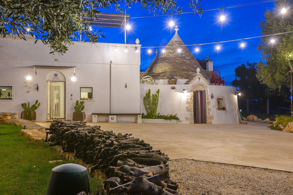 Rebea Trulli Home With Pool Fasano — 4-Star Luxury Hotel in Fasano, Italy