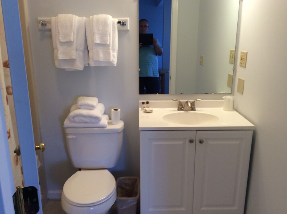 The Lynwood Inn - photo 13
