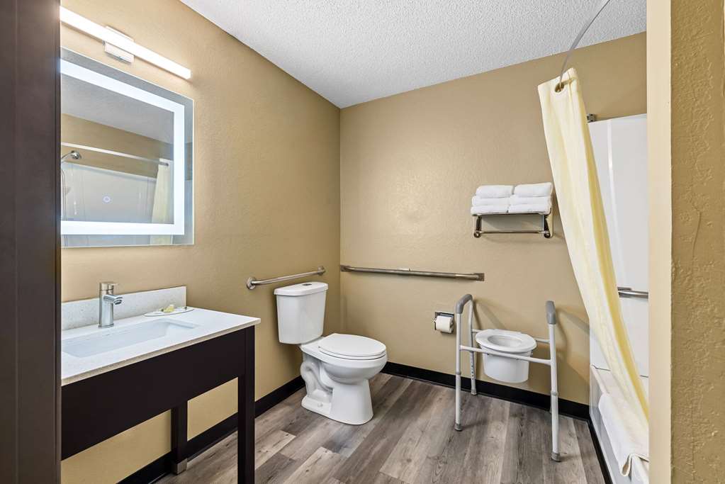 Super 8 by Wyndham Amsterdam - photo 12
