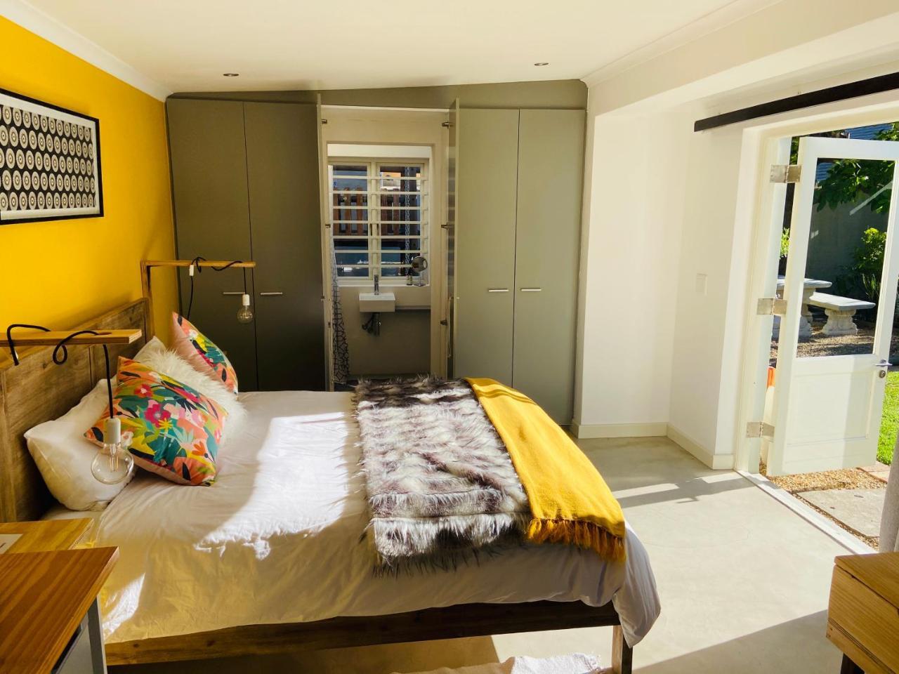 Modern Studio Apartment