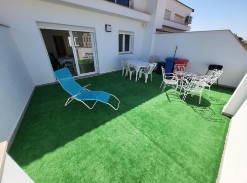 Luminoso Atico Duplex Con Terraza De Cesped — Montroy
