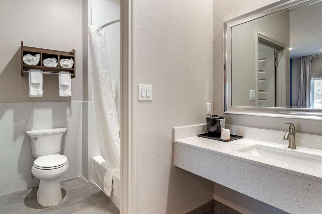 Clarion Pointe Port Arthur Beaumont South - photo 8