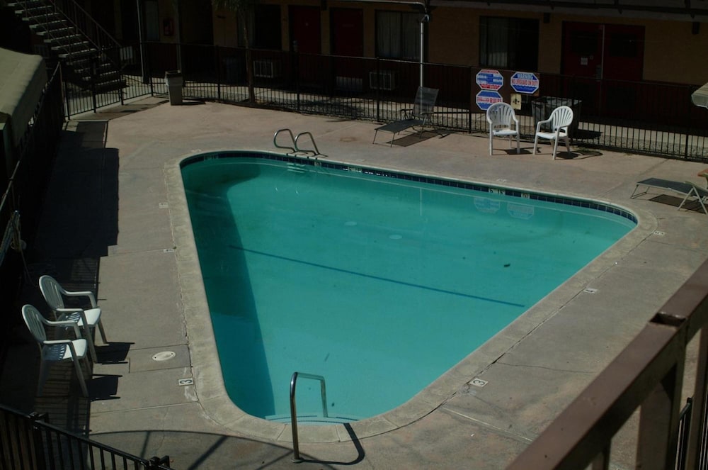 Best Economy Inn n Suites - photo 18