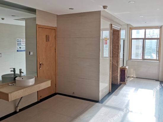 Sunshine Holiday Hotel - last minute hotel in Dingxi