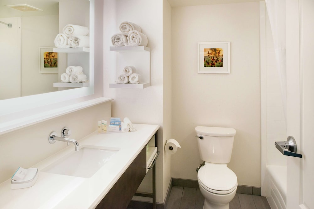 Hampton Inn & Suites Legacy Park Frisco - photo 32
