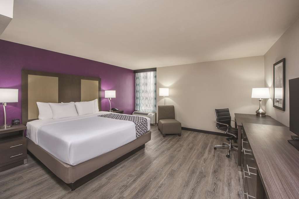 La Quinta Inn & Suites by Wyndham Festus St. Louis South - photo 13