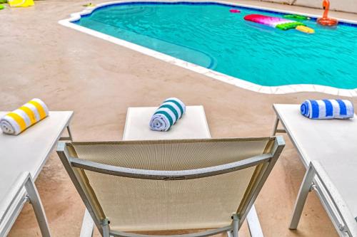 Tropical Oasis With heated pool 10 mins airport & 5 mins Beach in Hollywood, United States