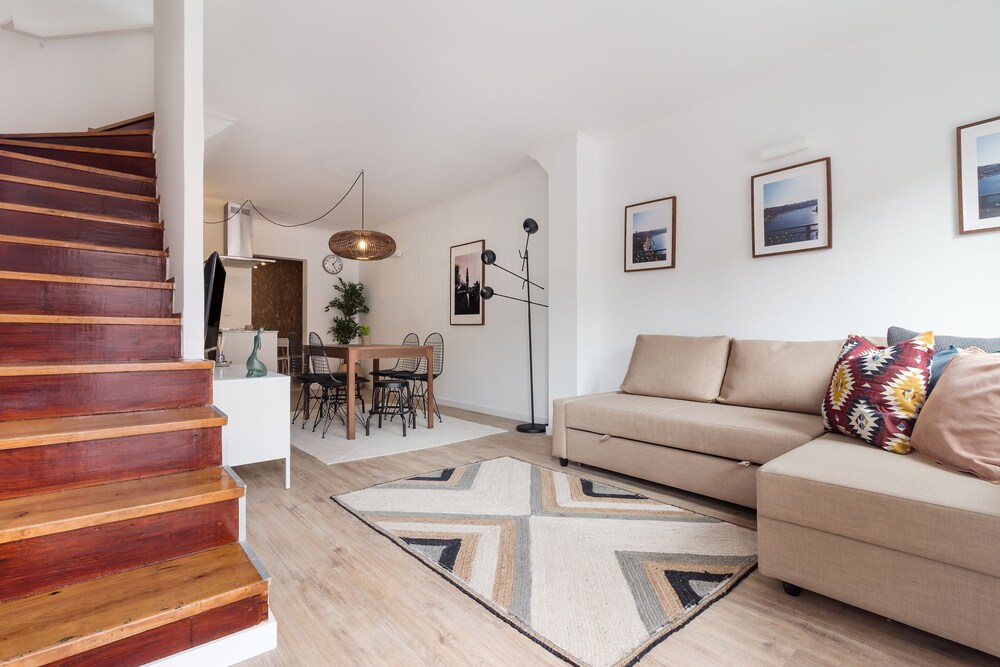 Gaia Retreat 2 Bd A C — 4-Star Luxury Hotel in Vila Nova De Gaia, Portugal