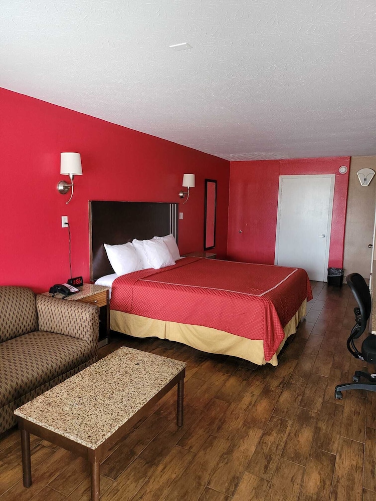 Texas Inn & Suites Raymondville - photo 6