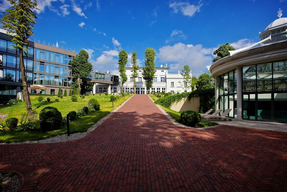 Shloss Otel Yantarnyi — 5-Star Luxury Hotel in Yantarnyy, Russia