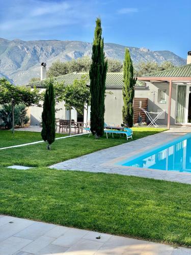Pool Guesthouse — 4-Star Luxury Hotel in Korinthos, Greece