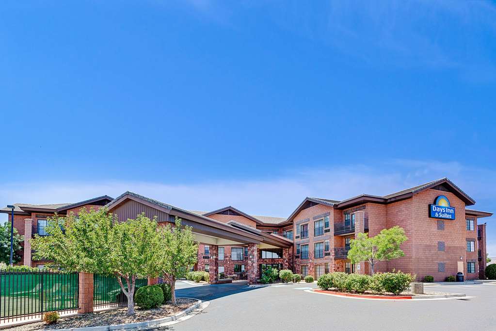 Days Inn & Suites by Wyndham Page Lake Powell - featured photo