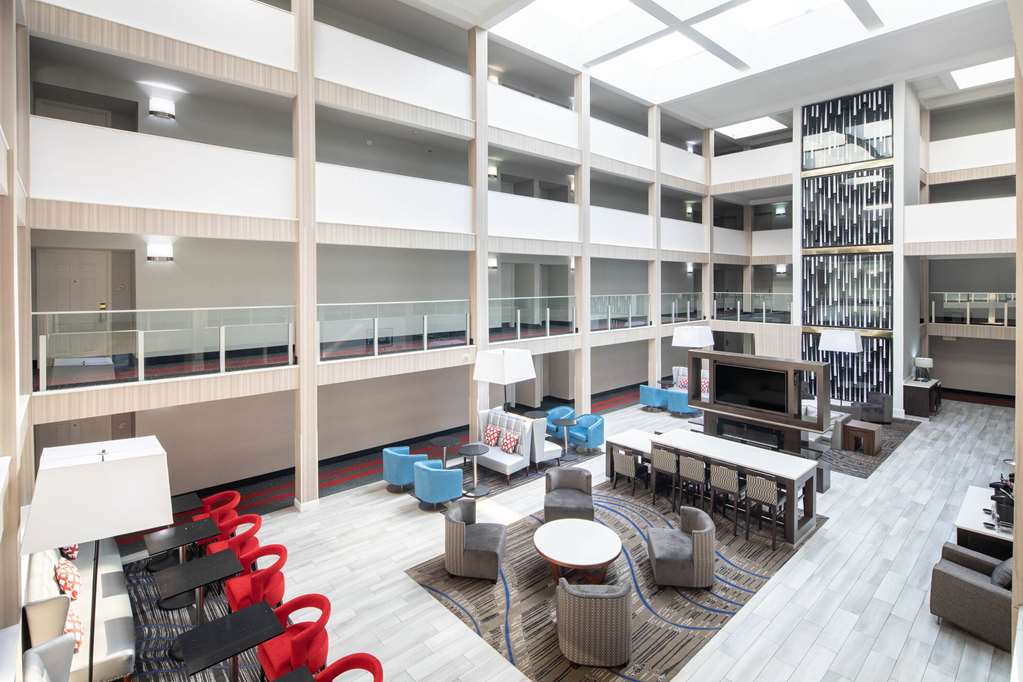 La Quinta Inn & Suites by Wyndham Atlanta Airport South - photo 5