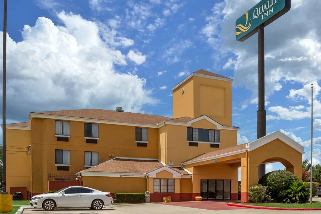 Quality Inn Baytown Houston East - carbon neutral hotel in Baytown