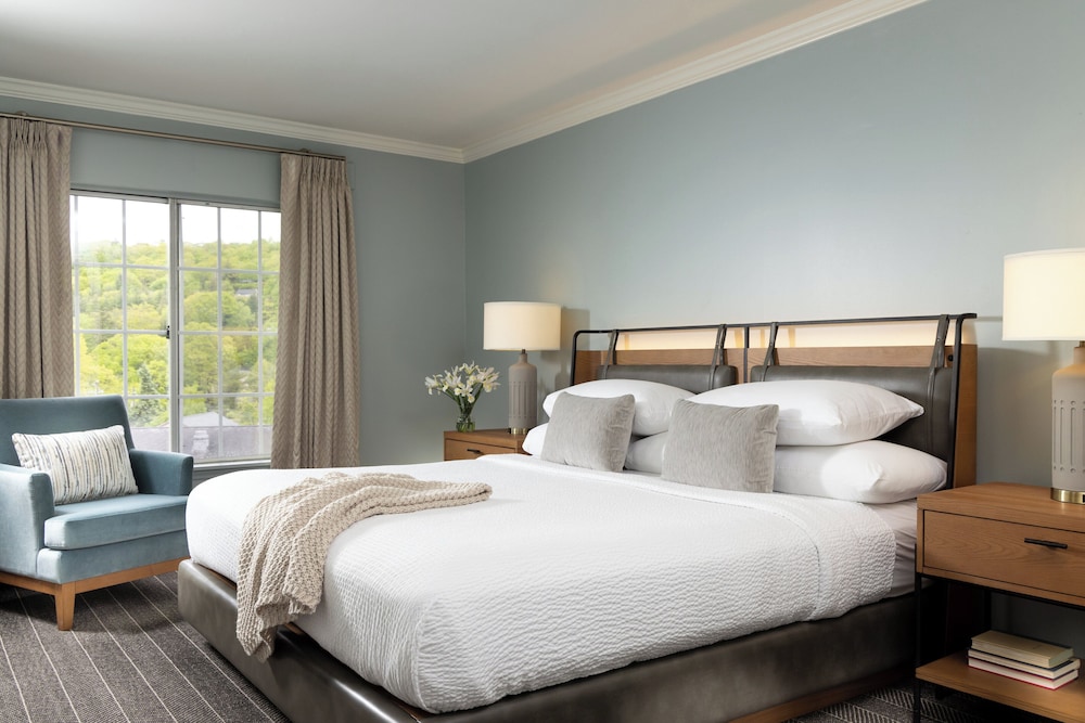 Meadowbrook Inn - photo 8