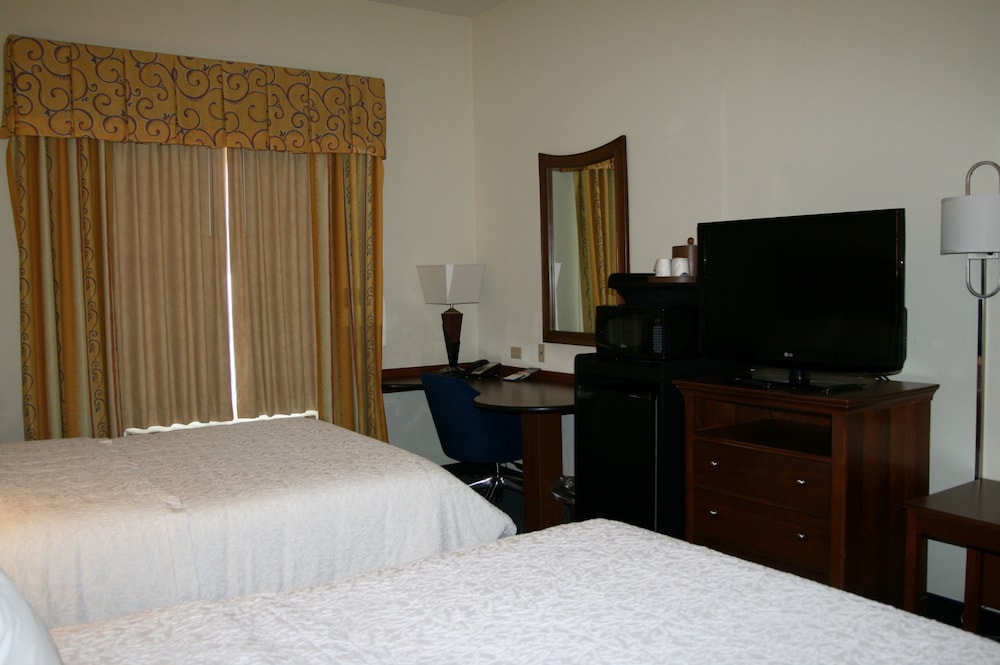 Hampton Inn Pine Grove - photo 29