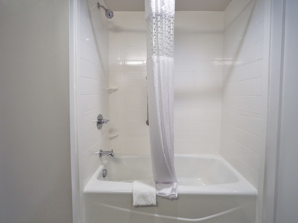 Hampton Inn & Suites Moore - photo 19