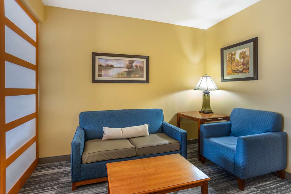 Best Western Plus University Park Inn & Suites - photo 37