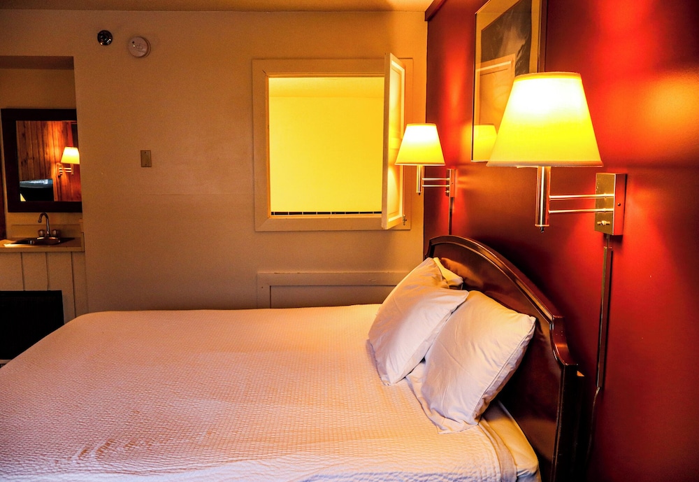 Snowy Owl Inn And Resort - photo 21