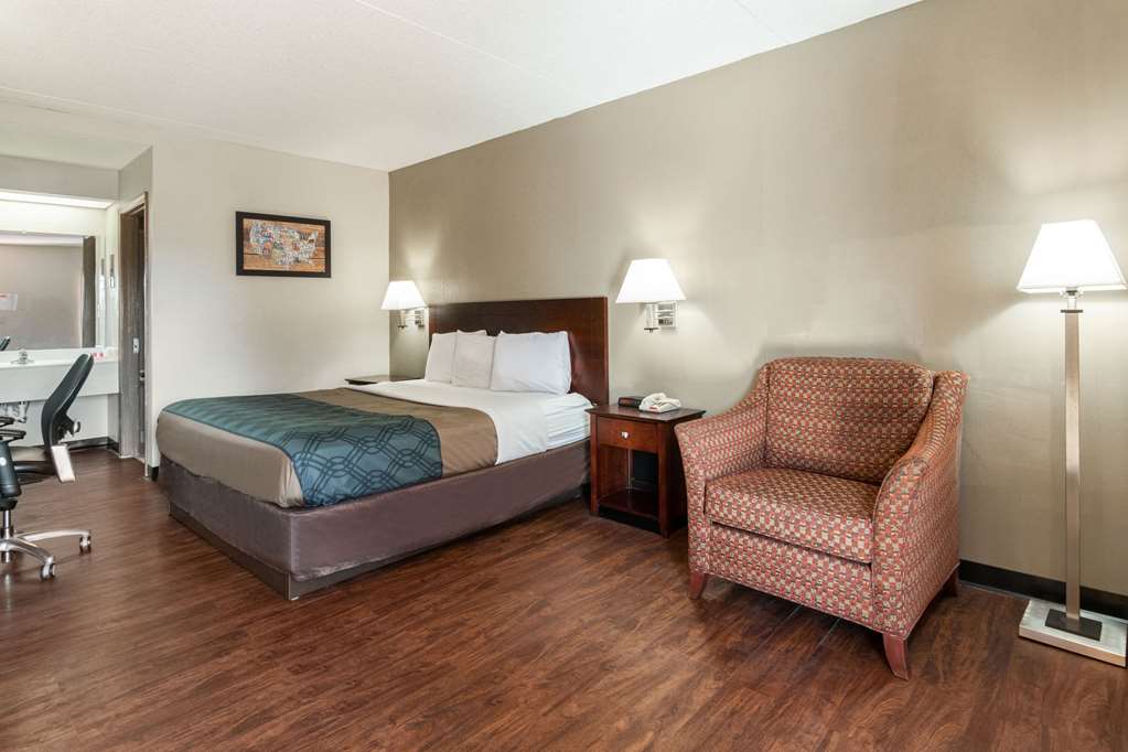 Econo Lodge Conyers - photo 17