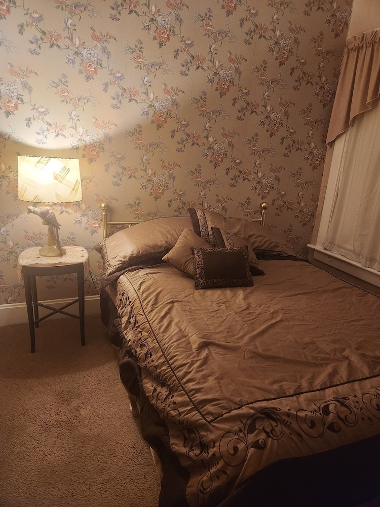 Inn of the Six Toed Cat - photo 12