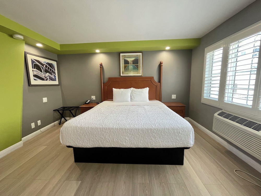 The SeaScape Inn - photo 13