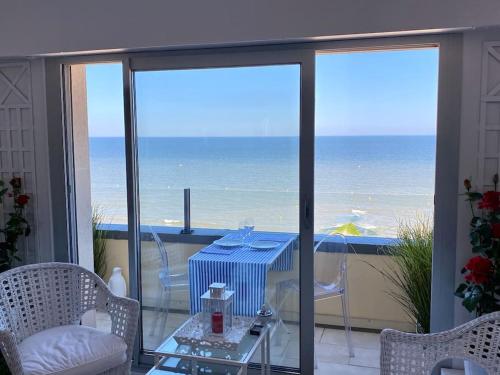 Belle Vue Vue Panoramique Sur la Mer in Cabourg, France