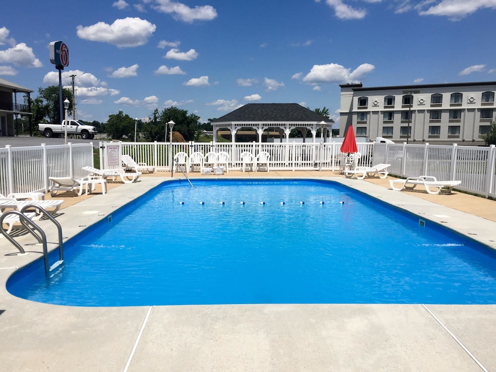 Motel 6 Mechanicsburg Harrisburg West - photo 25
