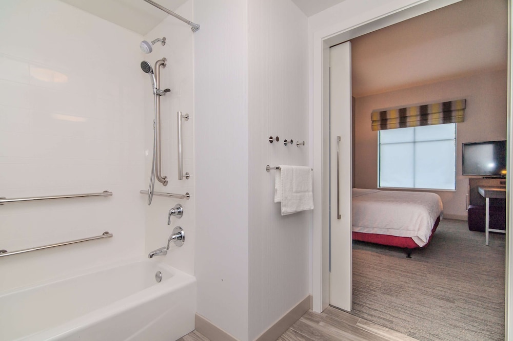 Hampton Inn Norwich - photo 36