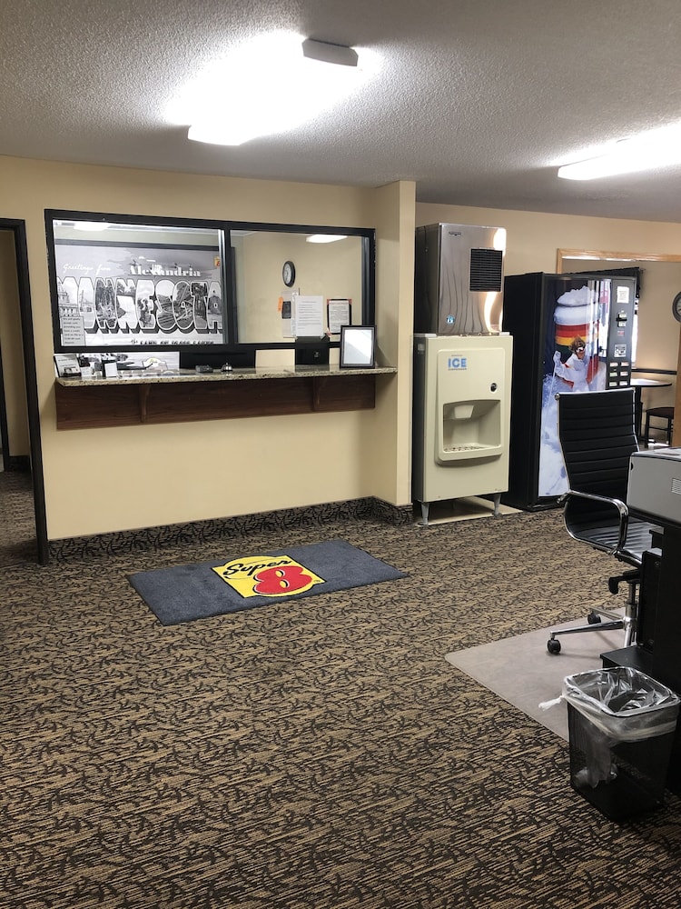 Super 8 by Wyndham Alexandria MN - photo 2