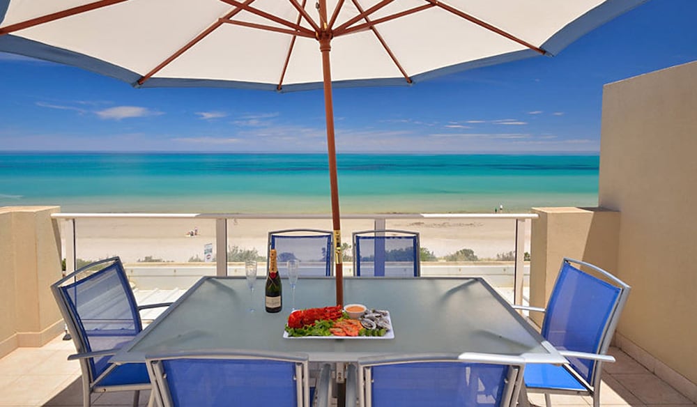 Adelaide Luxury Beach House — 4-Star Luxury Hotel in Henley Beach, Australia