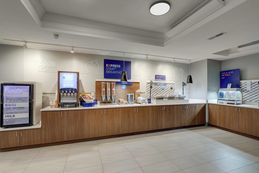 Holiday Inn Express Hotel & Suites Hinesville East Fort Stewart - photo 150
