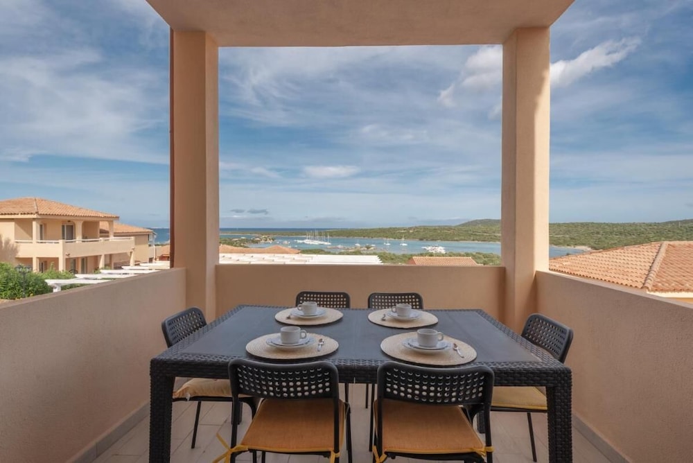Fantastico Baia de Bahas Residence one Bedroom Four Sleeps Child Num0890 — 4-Star Luxury Hotel in Golfo Aranci, Italy