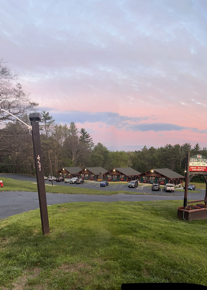 Swiss Chalets Village Inn - photo 2