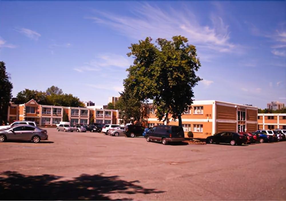 Econo Lodge Downtown East in Ottawa, Canada