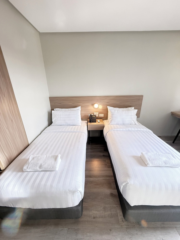 Mango Suites Angeles — Angeles City — photo 5