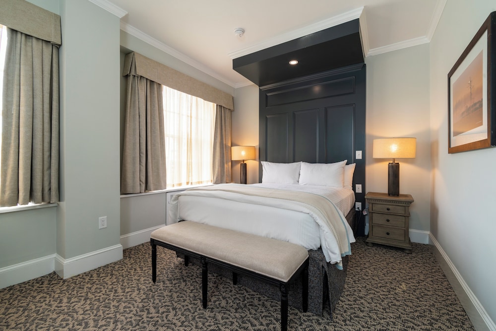 The Tidewater Inn - photo 25